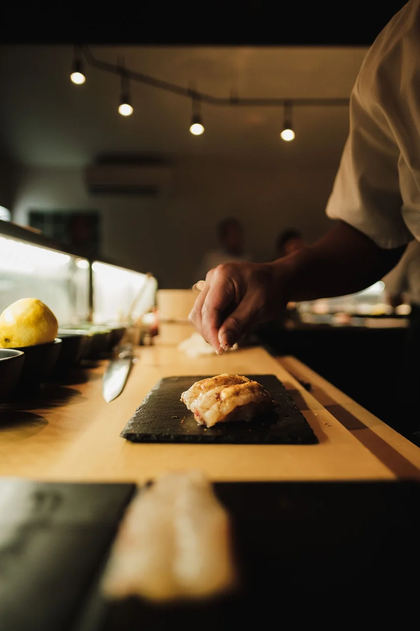 Artisanal sushi preparation